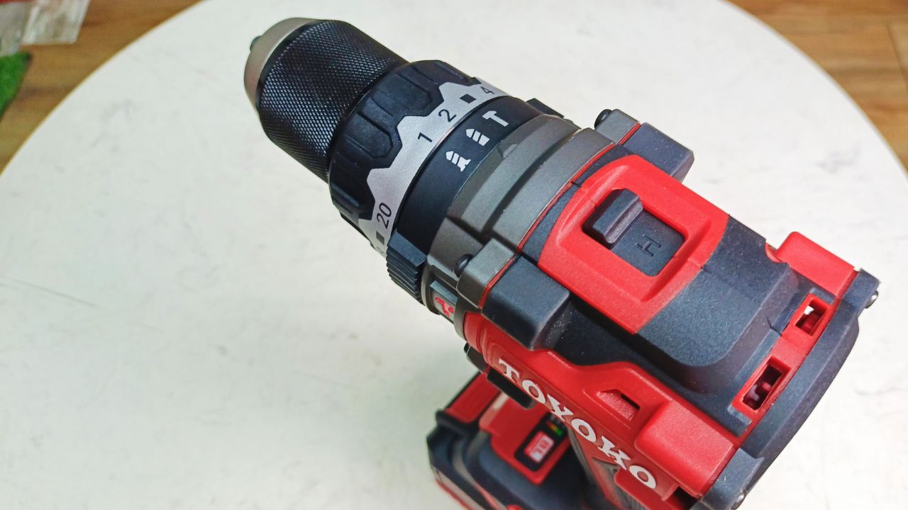 Bộ máy khoan pin M21V 160Nm Toyoko T02160F (2 pin 4Ah + 1 sạc)